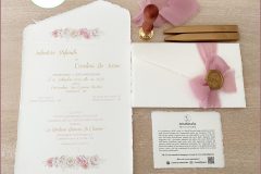 Partecipazione carta Amalfi con timbro ceralacca personalizzato e nastro chiffon